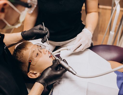 Mengintip Perbedaan Dokter Gigi Anak dan Dokter Gigi Umum