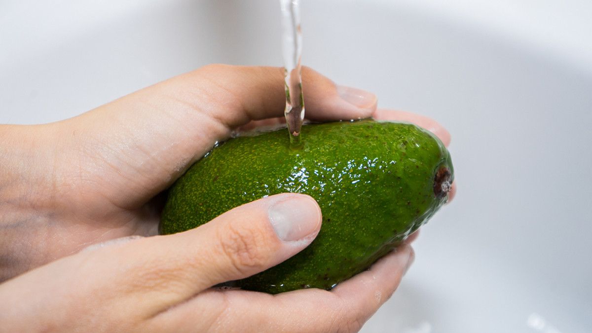 Alpukat Harus Dicuci Sebelum Dimakan, Ini Alasannya
