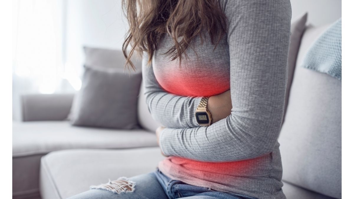 Perut Terasa Kram Saat Batuk, Mungkin Ini Alasannya