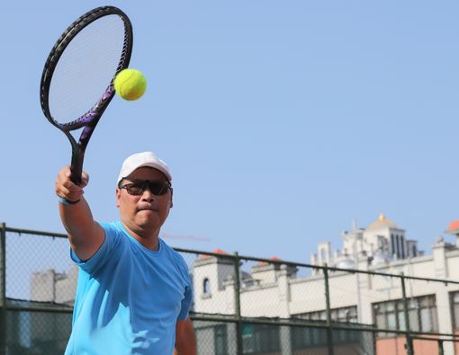 Mengenal Padel, Bedanya dengan Tenis dan Cara Memulainya agar Tidak Cedera