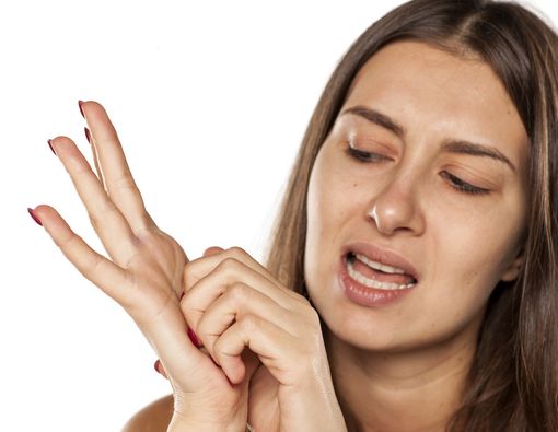 Bukan Kecabean, Ini 6 Penyebab Telapak Tangan Panas dan Gatal