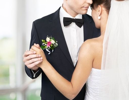 Demi Kemaslahatan Masyarakat, Dokter Rela Menikah Diwakili Sebilah Keris