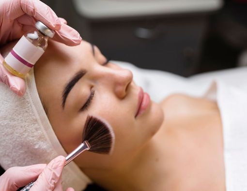 7 Manfaat Perawatan Chemical Peeling, Bantu Hilangkan Kerutan dan Jerawat