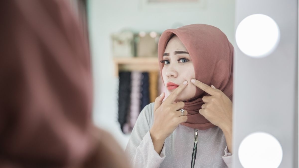 Kesalahan Memakai Hijab yang Jadi Penyebab Jerawat