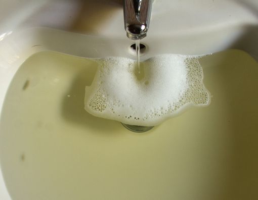 Air Kencing Berbusa, Gejala Penyakit Apa?