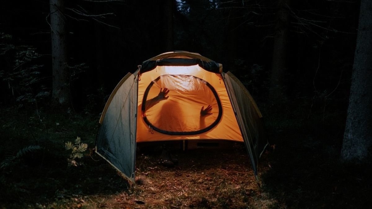 Benarkah Mesum di Tempat Umum Pasti Tanda Gangguan Mental?