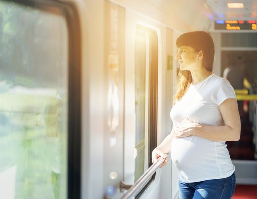 Tips Naik MRT untuk Ibu Hamil