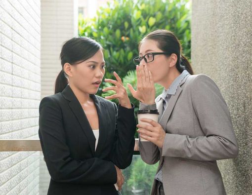 Mengapa Ada Orang yang Gemar Sebarkan Hoaks?