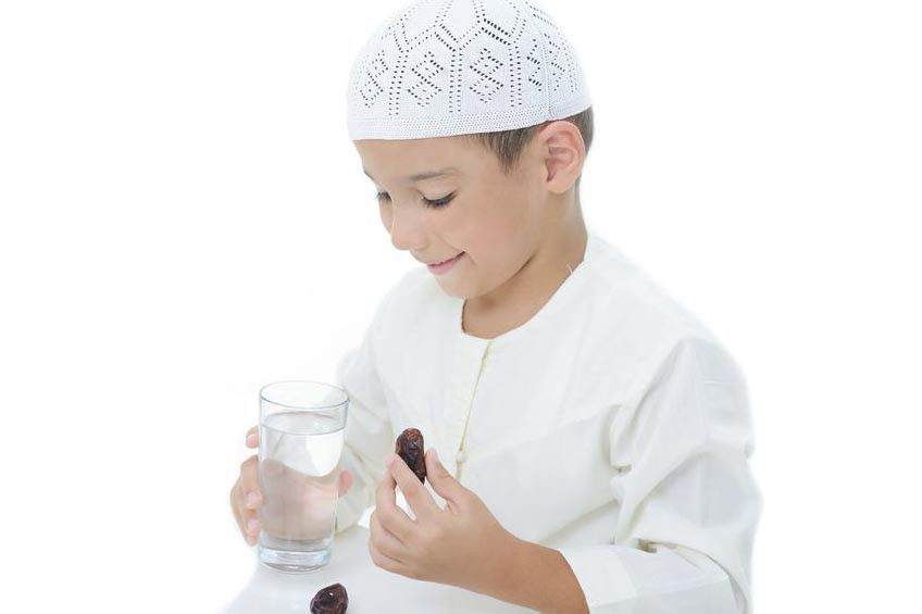Usia Berapa Anak Sebaiknya Belajar Puasa?