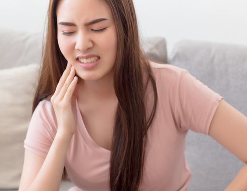 3 Hal yang Bisa Memperburuk Kondisi Gigi Sensitif