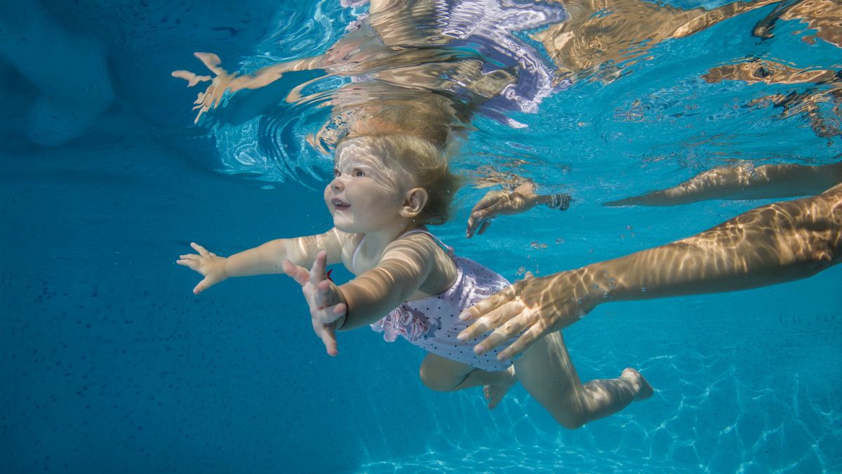 5 Cara Cegah Anak Tenggelam di Kolam Renang