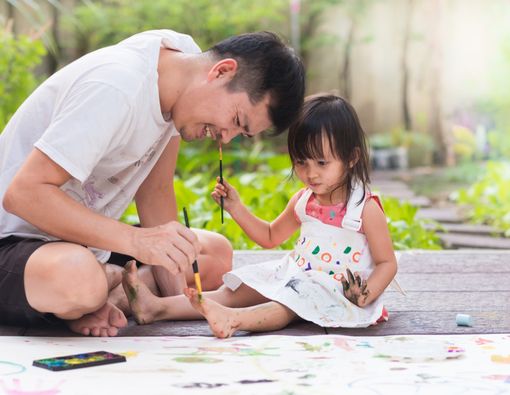 Ayah yang Baik Belum Tentu Suami yang Baik? Ini Kata Psikolog!
