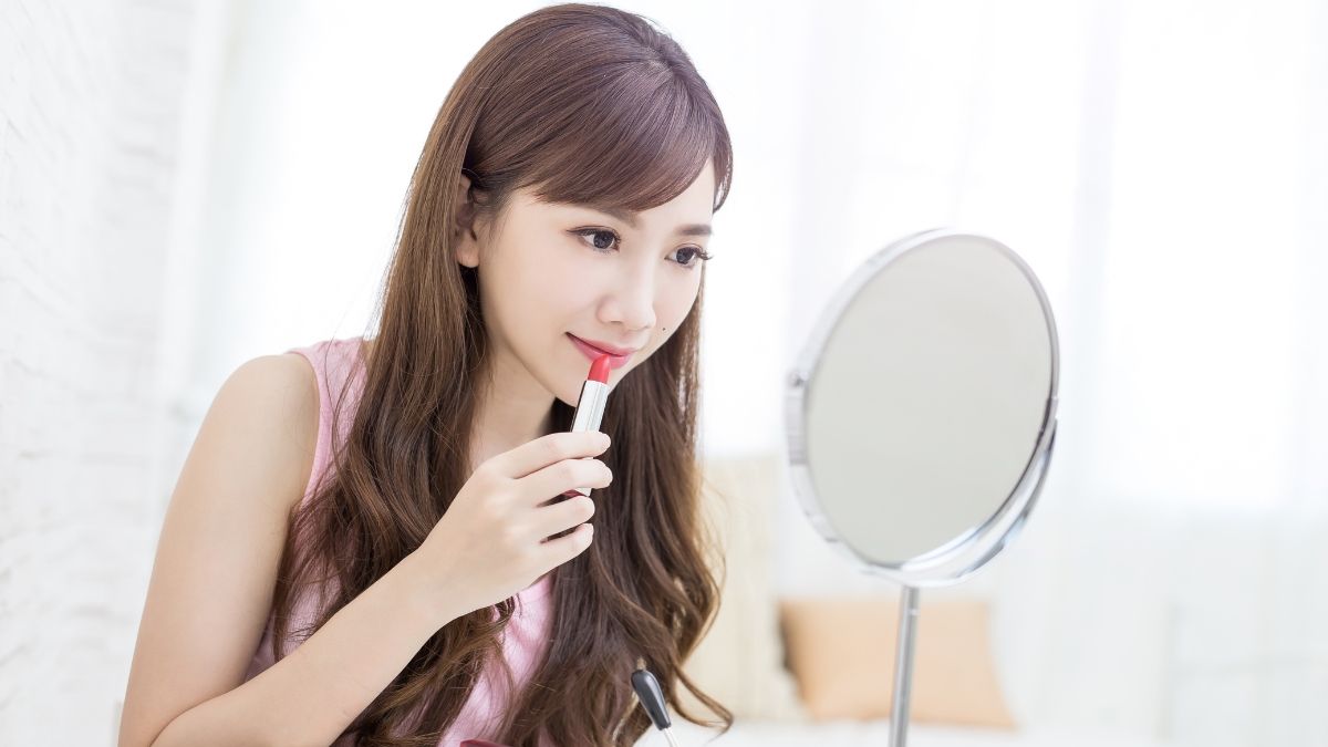 15 Rekomendasi Lipstik Waterproof Terbaik yang Tahan Lama - KlikDokter