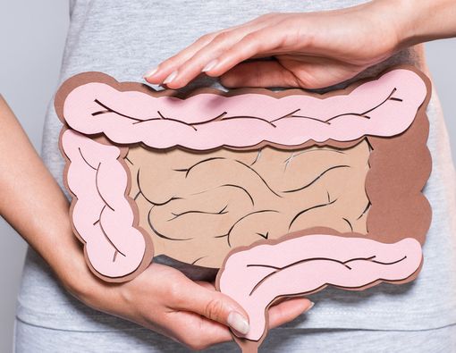 Cek Perbedaan Gejala Kanker Kolon pada Pria dan Wanita