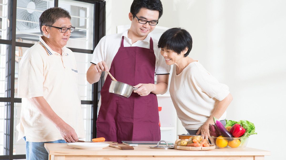 Ini Alasan Mengapa Menantu Laki-Laki Jadi Kesayangan Mertua