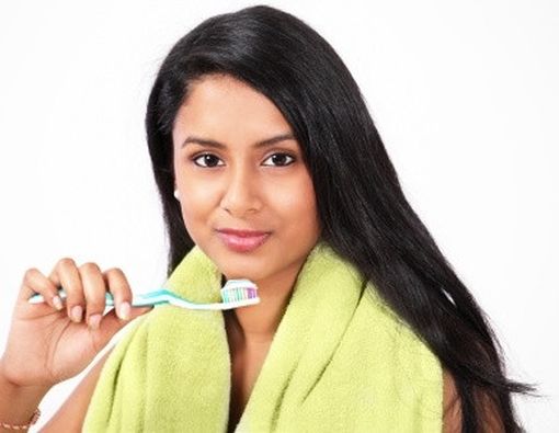 4 Alasan Tidak Melewatkan Sikat Gigi Malam Hari