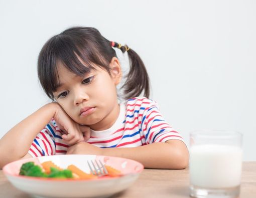 8 Kiat Cerdas Mengatasi Anak yang Enggan Makan Akibat Sariawan