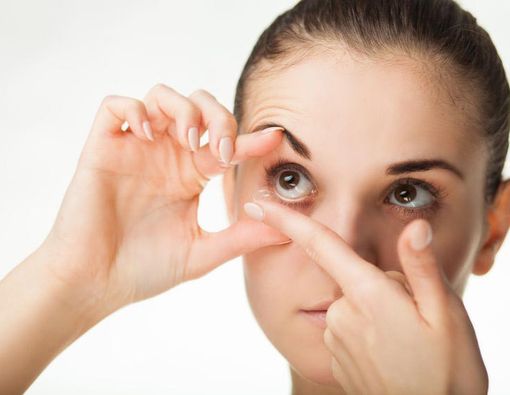 Ingin Aman Gunakan Lensa Kontak? Ini Caranya