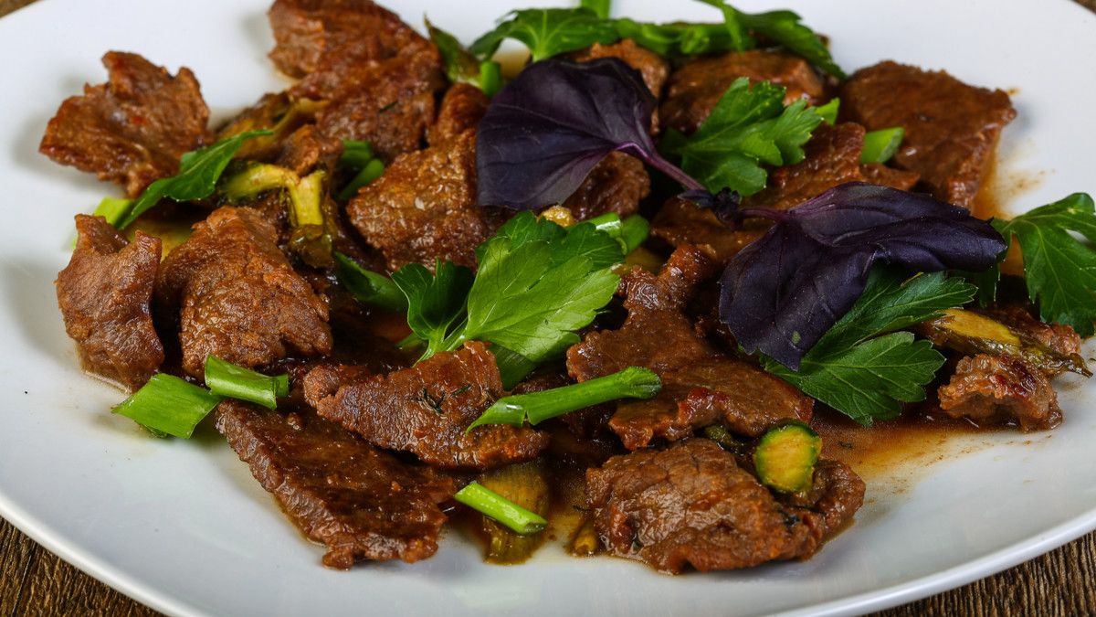 Cara Aman Masak dan Makan Daging Kurban Saat Idul Adha