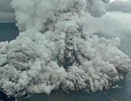 Anak Krakatau Erupsi, Waspada Bahaya Abu Vulkaniknya