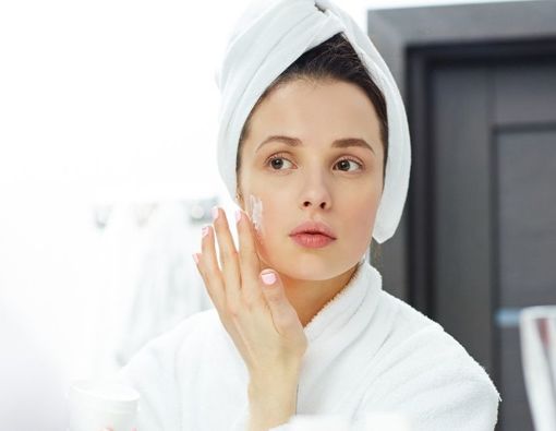 Tips Merawat Kulit Wajah di Musim Hujan