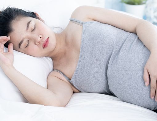 Posisi Tidur yang Bisa Menyebabkan Keguguran yang Perlu Dihindari