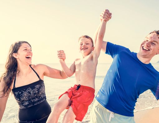 7 Kiat Mengajak Anak Liburan di Alam Bebas