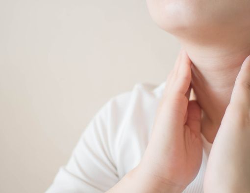 Leher Membesar? Ini Perbedaan Bengkak pada Kelenjar Getah Bening dan Tiroid