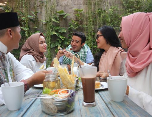 Makan Malam setelah Buka Puasa, Bikin Kolesterol Naik?