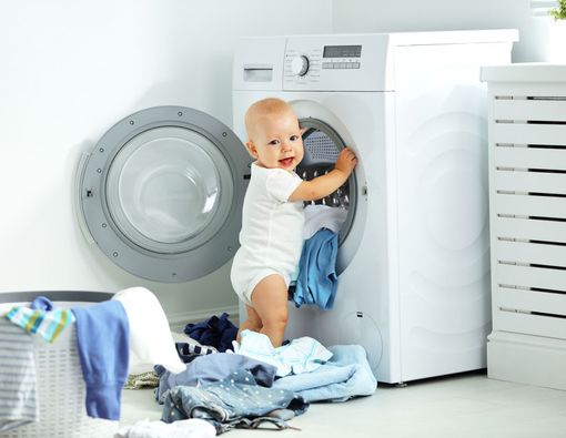 Cara Mencuci Pakaian Bayi yang Benar
