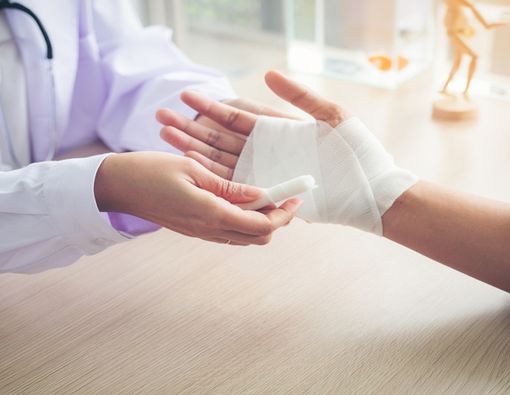 Kenali Bahaya Luka Dalam bagi Kesehatan Anda