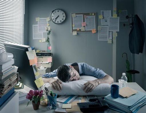 Sering Lembur di Kantor Sebabkan Performa Ranjang Jadi Payah!