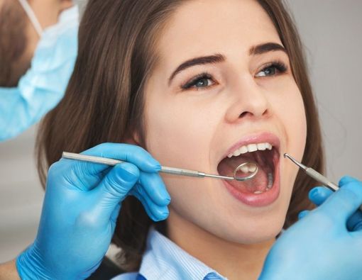 Tidak Cuma Gigi Goyang, Ini 6 Ciri-Ciri Gigi Mau Copot