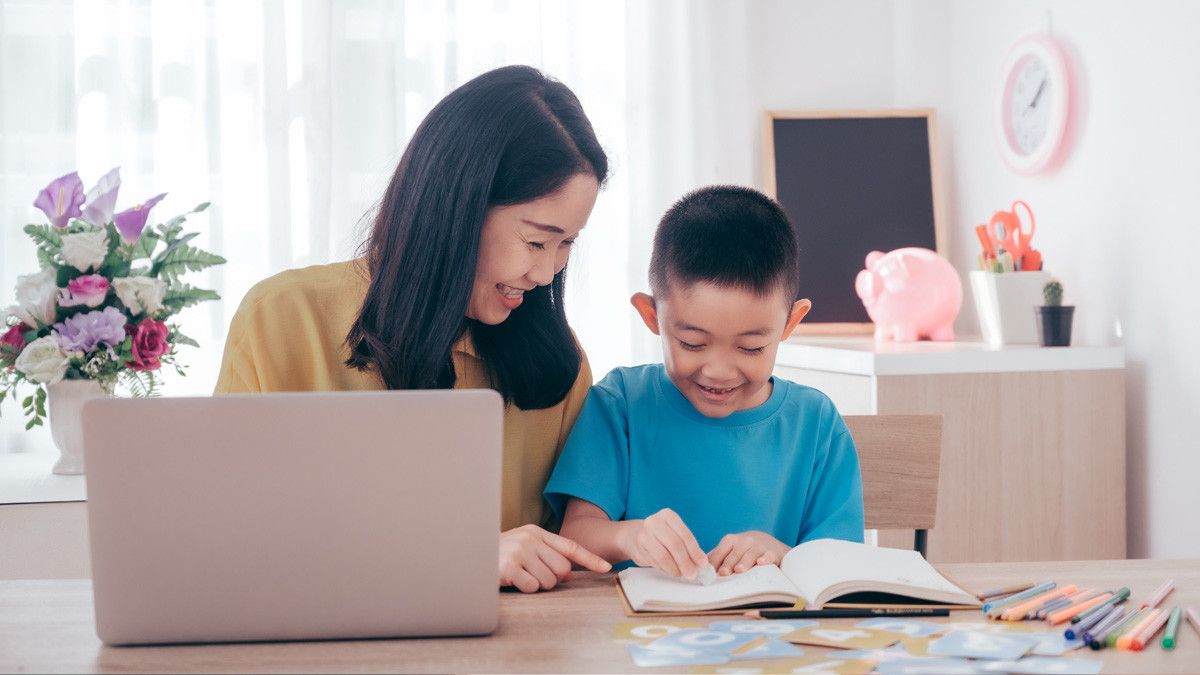 Belajar di Rumah, Jaga Kesehatan Mata Anak dengan Konsumsi Ini