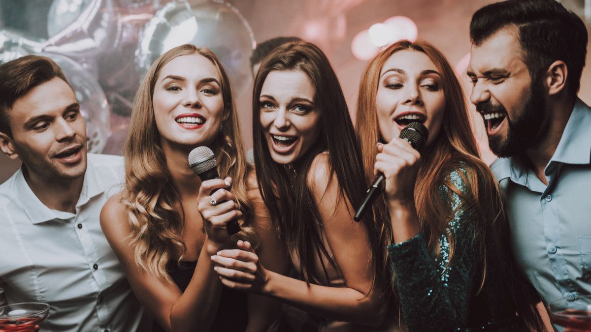 Hati-hati, Terlalu Heboh Saat Karaoke Bikin Paru-paru Kolaps!