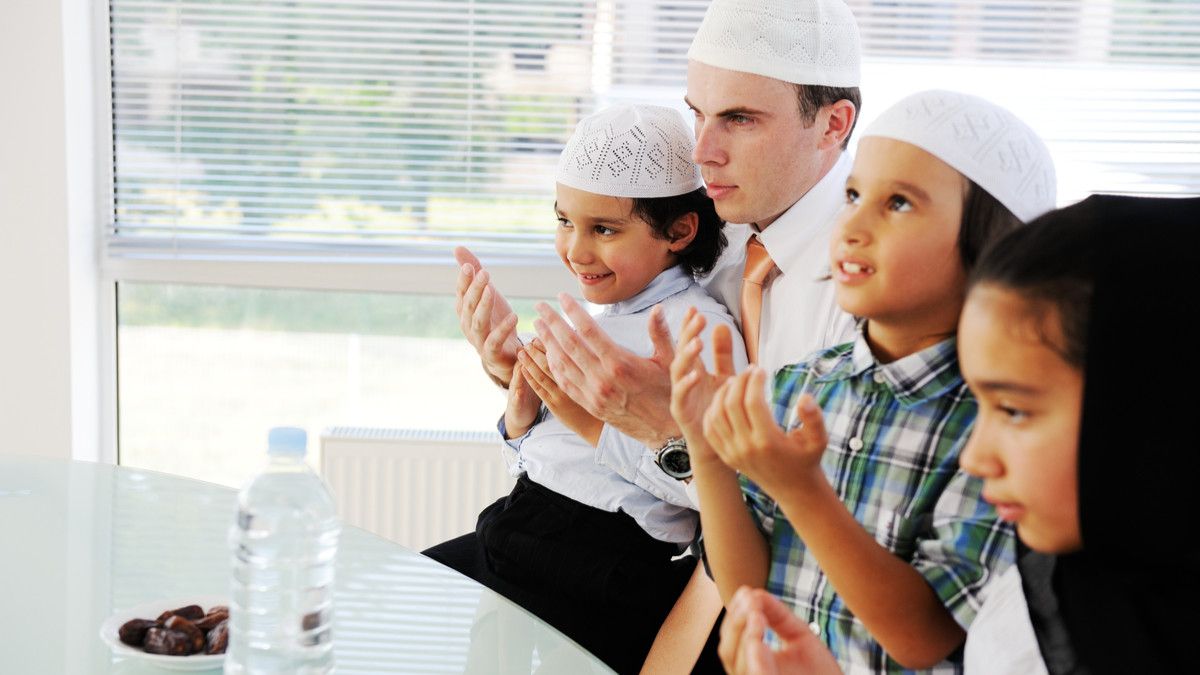 Agar Anak Tak Mudah Lapar Saat Puasa, Bunda dan Ayah Bisa Lakukan Ini!