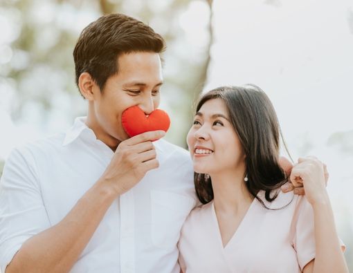 Perbedaan Jatuh Cinta dan Jatuh Hati dari Kacamata Psikolog