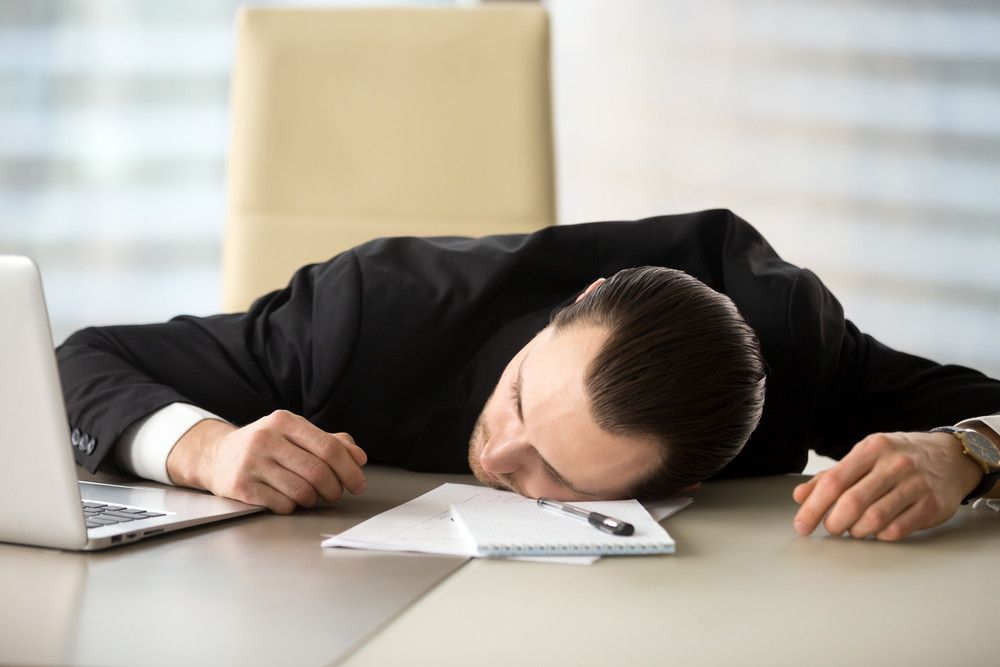 6 Kebiasaan Buruk Usai Kerja yang Bikin Produktivitas Turun