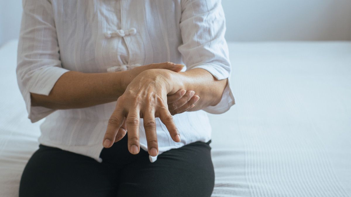 Penderita Bipolar Lebih Berisiko Terkena Penyakit Parkinson (GBALLGIGGSPHOTO/Shutterstock)