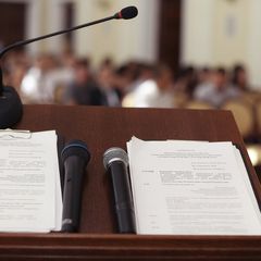 Mengenal Fenomena Berpikir Attitudinal Model dalam Persidangan