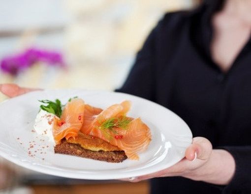 7 Pantangan Makanan untuk Ibu Hamil