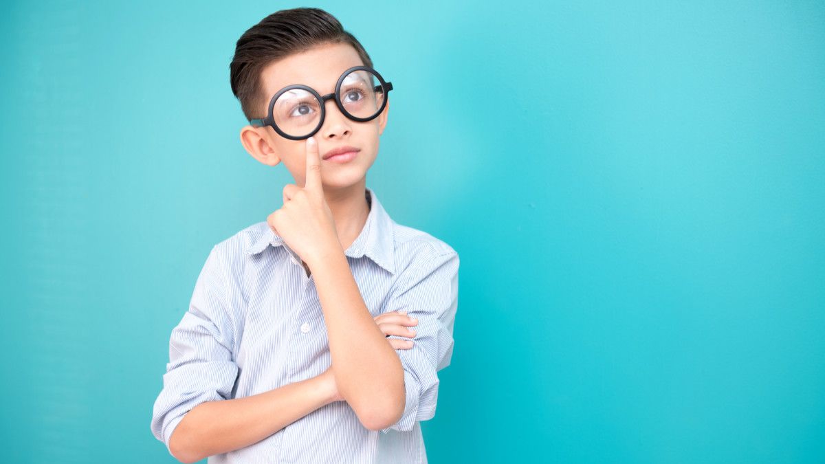 Makin Banyak Anak Pakai Kacamata, Akibat Sering Main Gawai?