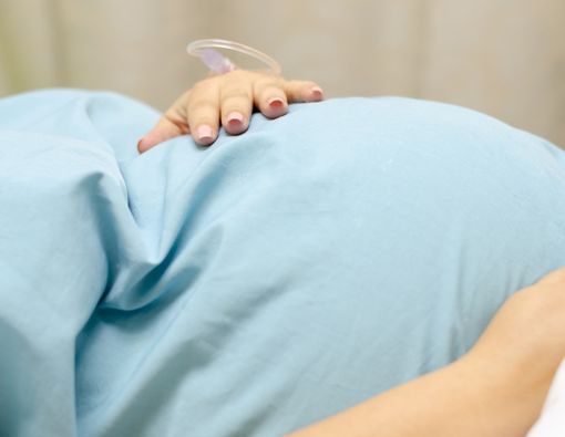 Tips Pemulihan Usai Operasi Caesar seperti Tya Ariestya