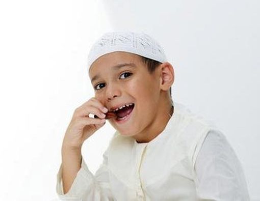 9 Cara Mengajari Anak Berpuasa