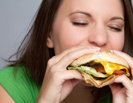 Hobi Konsumsi Makanan Cepat Saji Perlambat Metabolisme Tubuh?