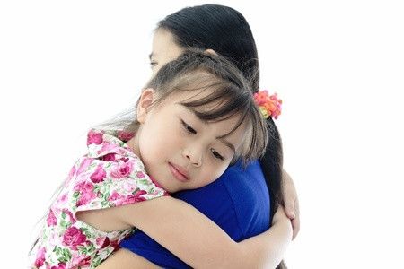 5 Manfaat Pelukan untuk Anak 