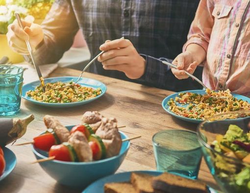 Makan di Atas Jam 7 Malam Bikin Gemuk?