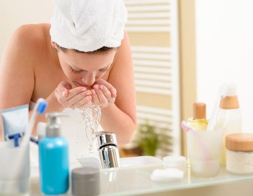 Berbahayakah Pencuci Wajah Berpewangi untuk Kulit Sensitif?