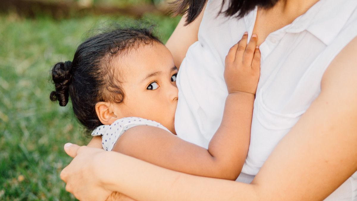 Ini Cara Menyapih Anak yang Masih Minum ASI Setelah Usia 2 Tahun