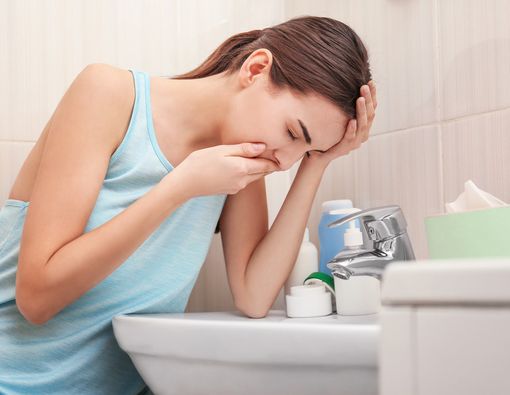 Sering Muntah Bisa Menyebabkan Gigi Rapuh, Ini Penjelasannya